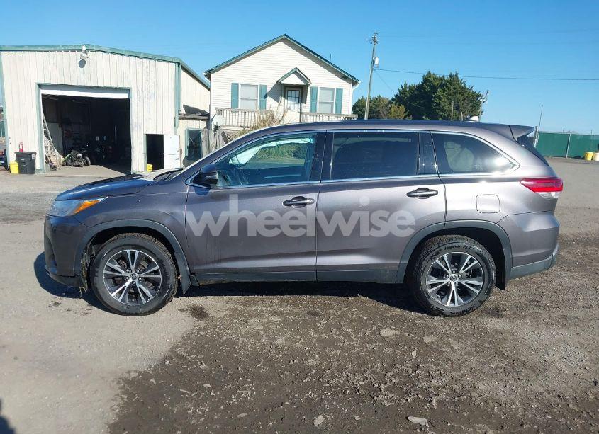 Photo 14 of 2019 Toyota Highlander LE PLUS (VIN 5TDBZRFH0KS960077)