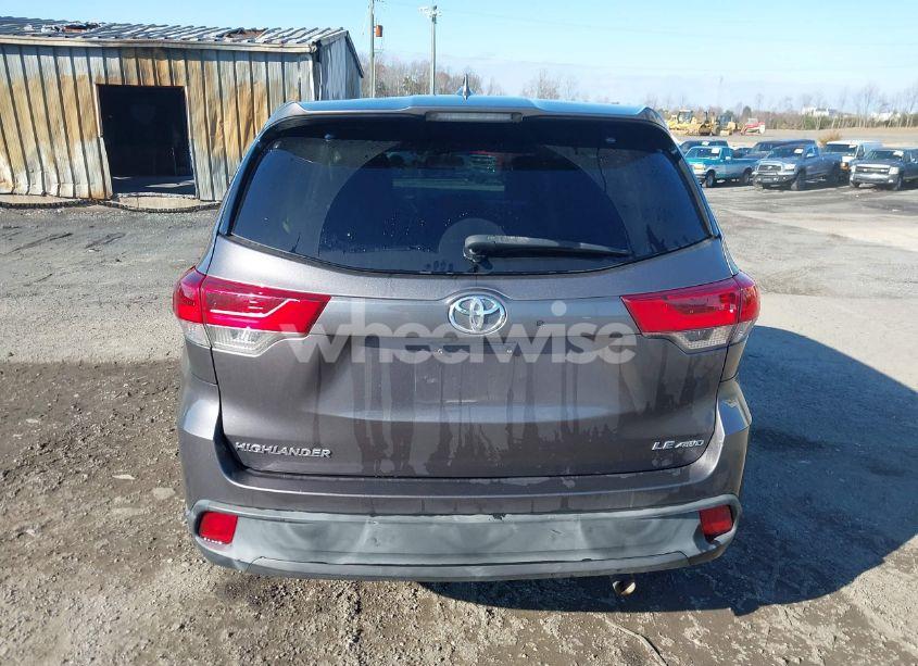 Photo 16 of 2019 Toyota Highlander LE PLUS (VIN 5TDBZRFH0KS960077)
