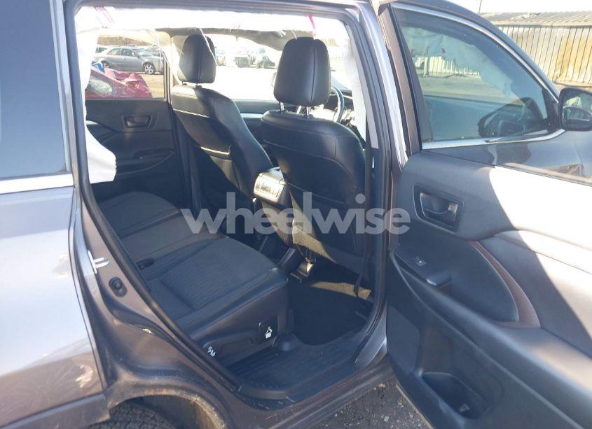 Photo 8 of 2019 Toyota Highlander LE PLUS (VIN 5TDBZRFH0KS960077)