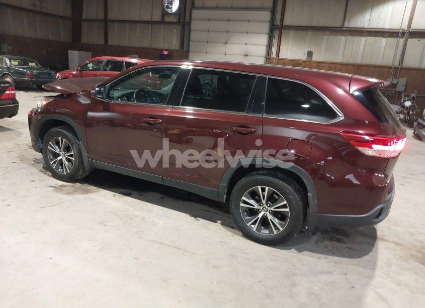 Photo 3 of 2019 Toyota Highlander LE (VIN 5TDBZRFH0KS989286)