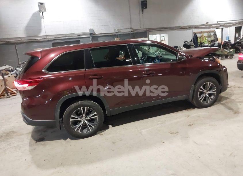 Photo 4 of 2019 Toyota Highlander LE (VIN 5TDBZRFH0KS989286)