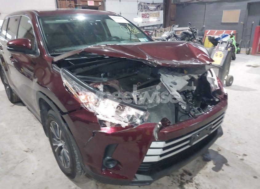 Photo 6 of 2019 Toyota Highlander LE (VIN 5TDBZRFH0KS989286)
