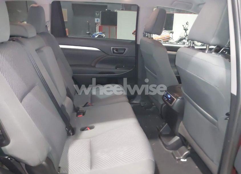 Photo 8 of 2019 Toyota Highlander LE (VIN 5TDBZRFH0KS989286)