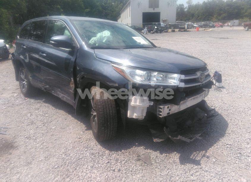 2017 Toyota Highlander LE (VIN 5TDBZRFH1HS410122) main photo