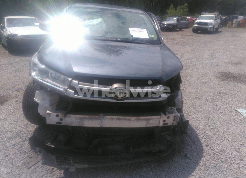 Photo 12 of 2017 Toyota Highlander LE (VIN 5TDBZRFH1HS410122)