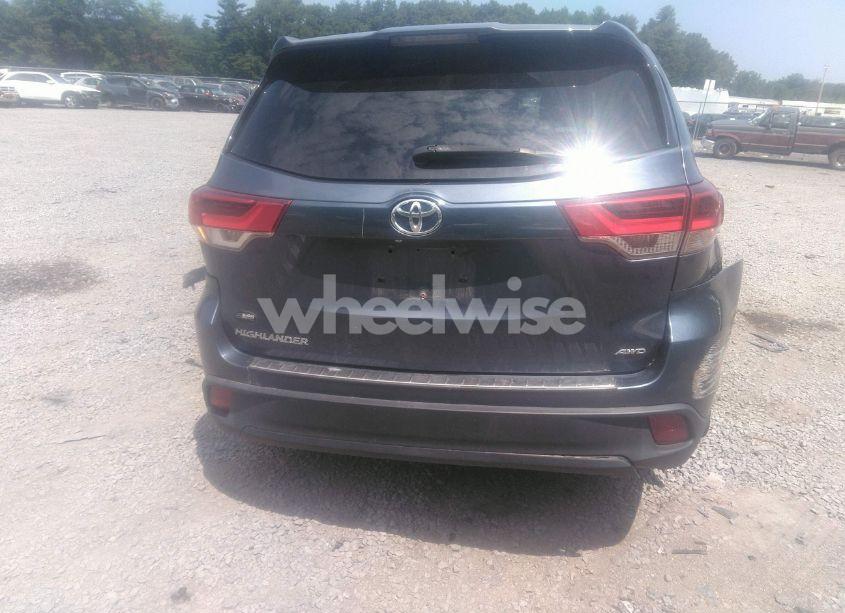 Photo 16 of 2017 Toyota Highlander LE (VIN 5TDBZRFH1HS410122)