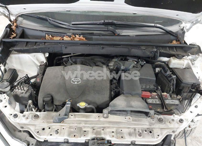 Photo 10 of 2017 Toyota Highlander LE (VIN 5TDBZRFH1HS448059)