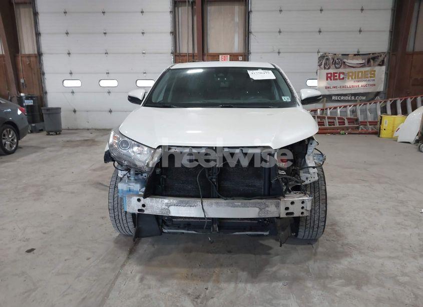 Photo 12 of 2017 Toyota Highlander LE (VIN 5TDBZRFH1HS448059)