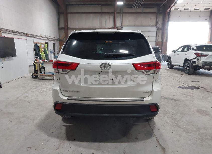 Photo 16 of 2017 Toyota Highlander LE (VIN 5TDBZRFH1HS448059)