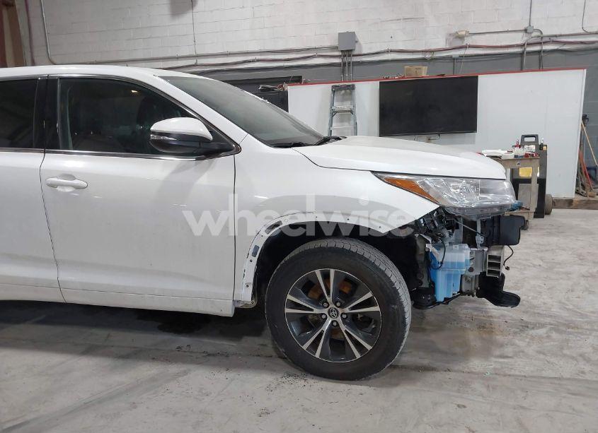 Photo 18 of 2017 Toyota Highlander LE (VIN 5TDBZRFH1HS448059)