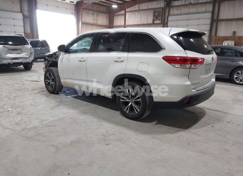 Photo 3 of 2017 Toyota Highlander LE (VIN 5TDBZRFH1HS448059)