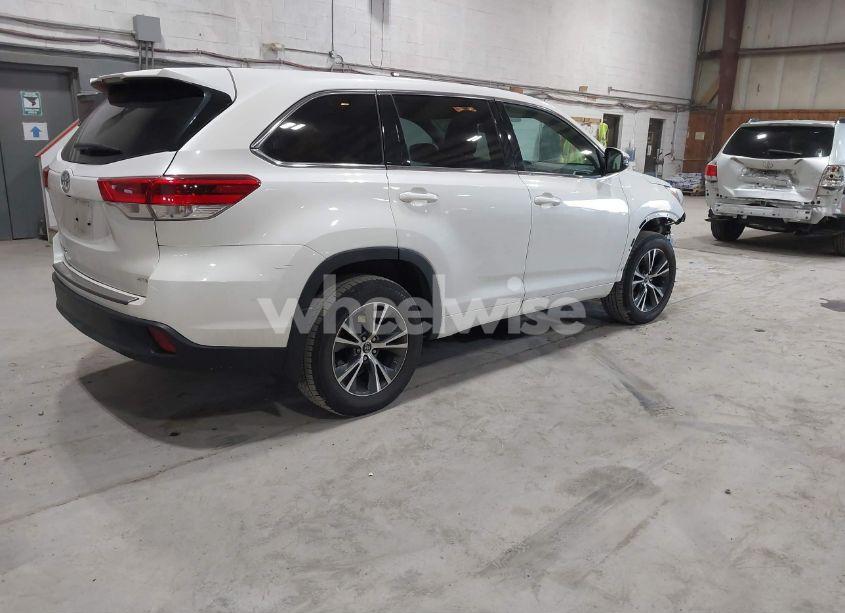 Photo 4 of 2017 Toyota Highlander LE (VIN 5TDBZRFH1HS448059)