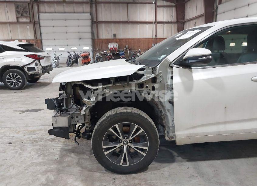 Photo 6 of 2017 Toyota Highlander LE (VIN 5TDBZRFH1HS448059)