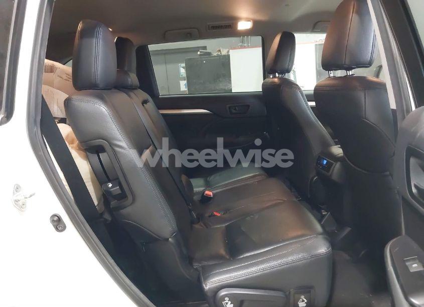 Photo 8 of 2017 Toyota Highlander LE (VIN 5TDBZRFH1HS448059)