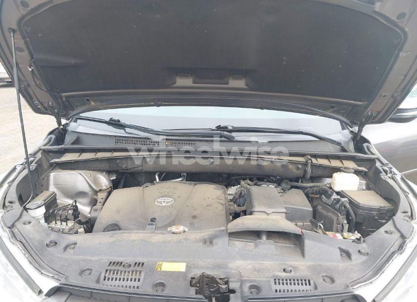 Photo 10 of 2018 Toyota Highlander LE (VIN 5TDBZRFH1JS896873)