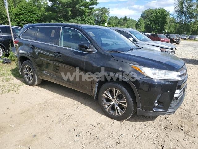 2018 TOYOTA HIGHLANDER LE N/A (VIN 5TDBZRFH1JS906155) main photo
