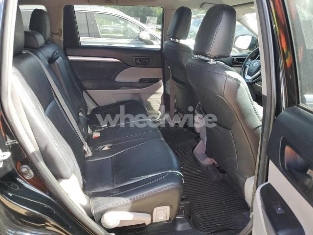 Photo 11 of 2018 TOYOTA HIGHLANDER LE N/A (VIN 5TDBZRFH1JS906155)