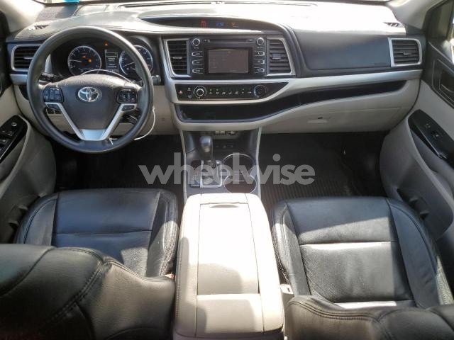 Photo 12 of 2018 TOYOTA HIGHLANDER LE N/A (VIN 5TDBZRFH1JS906155)