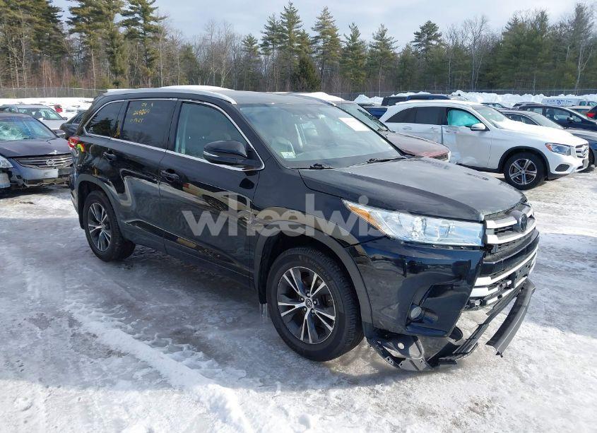 2018 Toyota Highlander LE PLUS (VIN 5TDBZRFH1JS909248) main photo