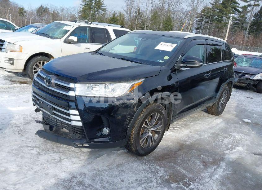 Photo 2 of 2018 Toyota Highlander LE PLUS (VIN 5TDBZRFH1JS909248)