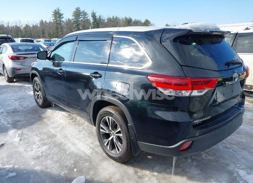 Photo 3 of 2018 Toyota Highlander LE PLUS (VIN 5TDBZRFH1JS909248)