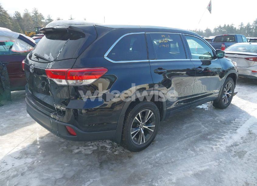Photo 4 of 2018 Toyota Highlander LE PLUS (VIN 5TDBZRFH1JS909248)