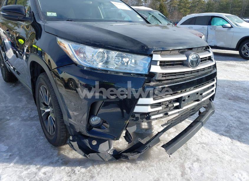 Photo 6 of 2018 Toyota Highlander LE PLUS (VIN 5TDBZRFH1JS909248)