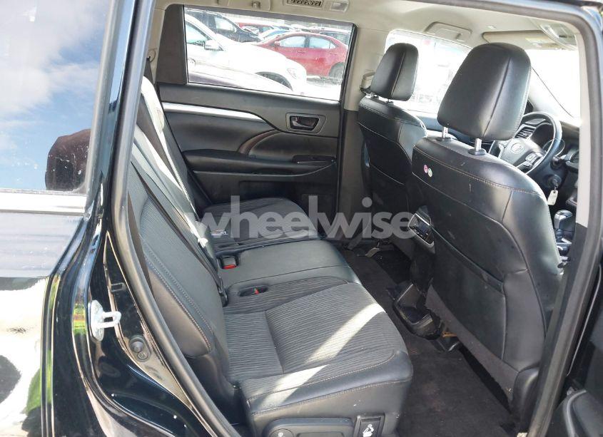 Photo 8 of 2018 Toyota Highlander LE PLUS (VIN 5TDBZRFH1JS909248)