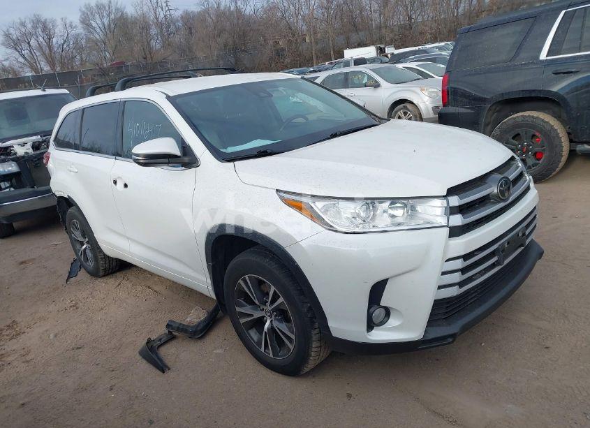 2017 Toyota Highlander LE PLUS (VIN 5TDBZRFH2HS409738) main photo