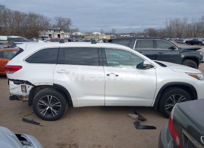 Photo 13 of 2017 Toyota Highlander LE PLUS (VIN 5TDBZRFH2HS409738)