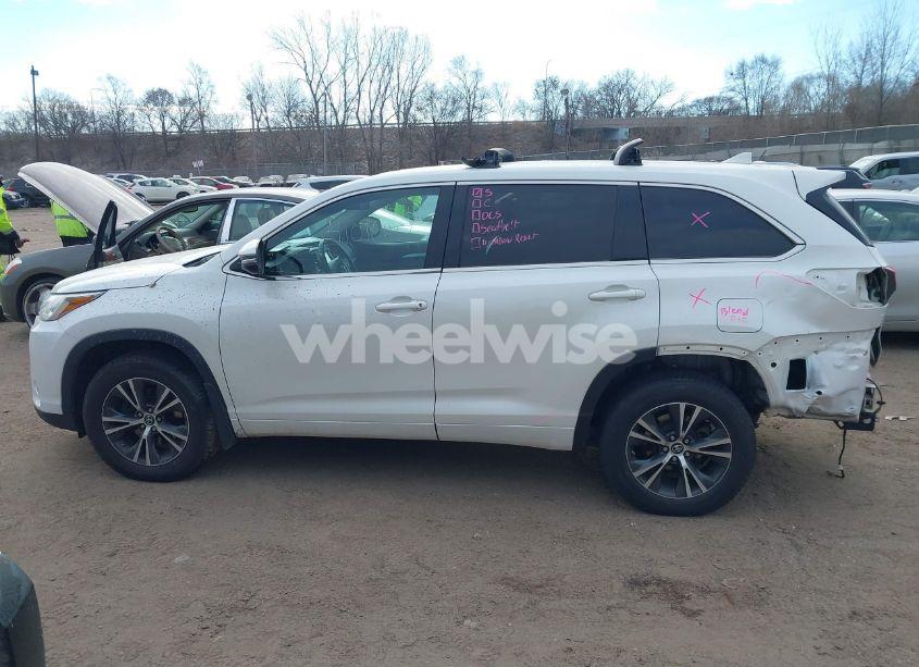 Photo 14 of 2017 Toyota Highlander LE PLUS (VIN 5TDBZRFH2HS409738)