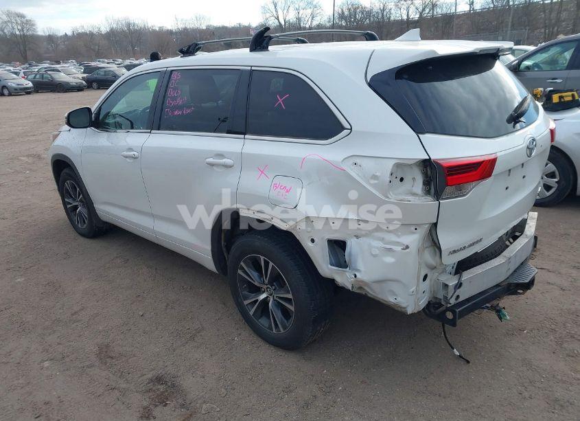 Photo 3 of 2017 Toyota Highlander LE PLUS (VIN 5TDBZRFH2HS409738)