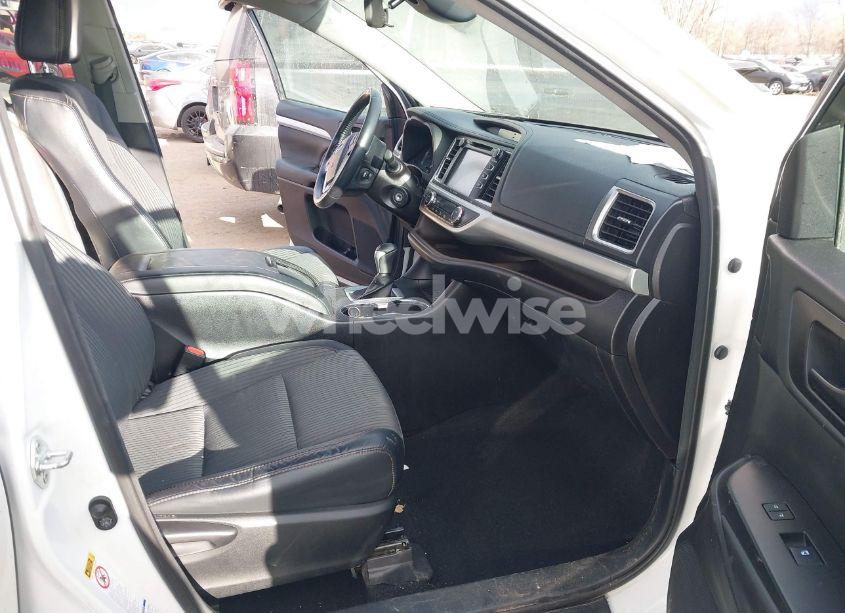 Photo 5 of 2017 Toyota Highlander LE PLUS (VIN 5TDBZRFH2HS409738)
