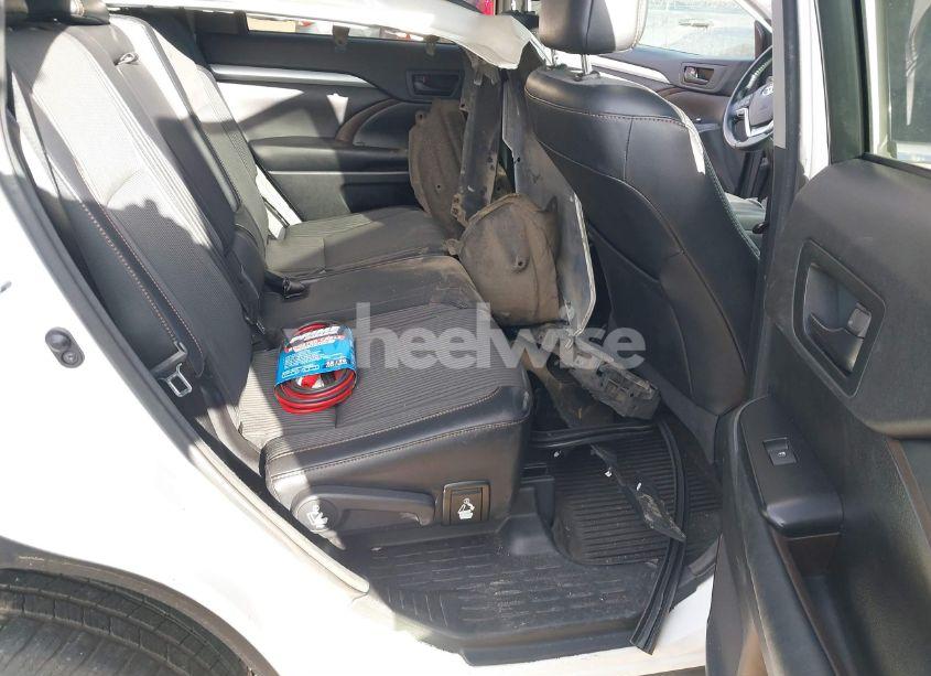 Photo 8 of 2017 Toyota Highlander LE PLUS (VIN 5TDBZRFH2HS409738)