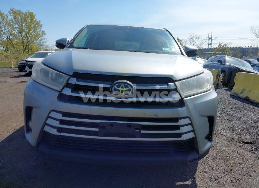 Photo 12 of 2018 Toyota Highlander LE PLUS (VIN 5TDBZRFH2JS499320)