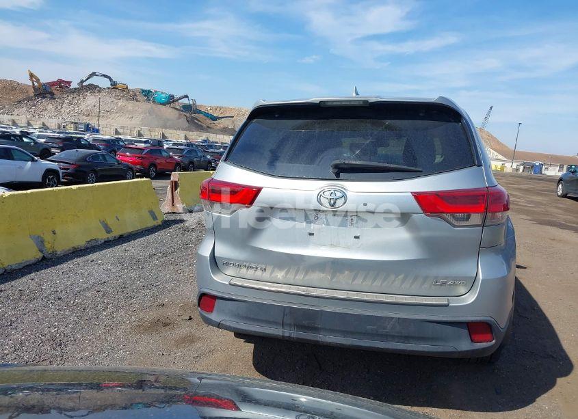 Photo 16 of 2018 Toyota Highlander LE PLUS (VIN 5TDBZRFH2JS499320)