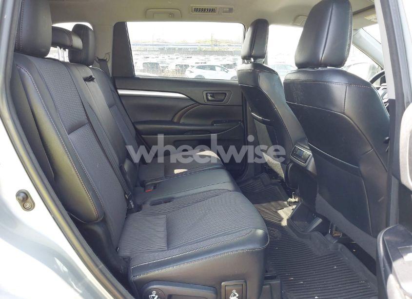 Photo 8 of 2018 Toyota Highlander LE PLUS (VIN 5TDBZRFH2JS499320)