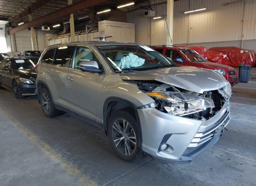 2019 Toyota Highlander LE/LE PLUS (VIN 5TDBZRFH2KS717533) main photo
