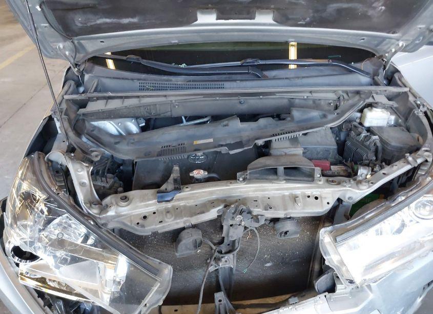 Photo 10 of 2019 Toyota Highlander LE/LE PLUS (VIN 5TDBZRFH2KS717533)