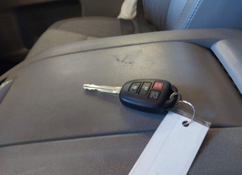 Photo 11 of 2019 Toyota Highlander LE/LE PLUS (VIN 5TDBZRFH2KS717533)