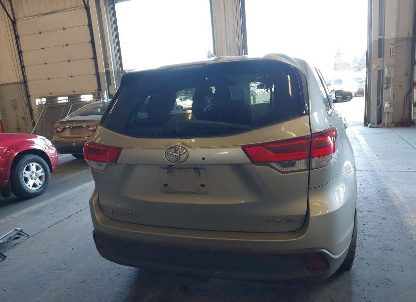 Photo 17 of 2019 Toyota Highlander LE/LE PLUS (VIN 5TDBZRFH2KS717533)