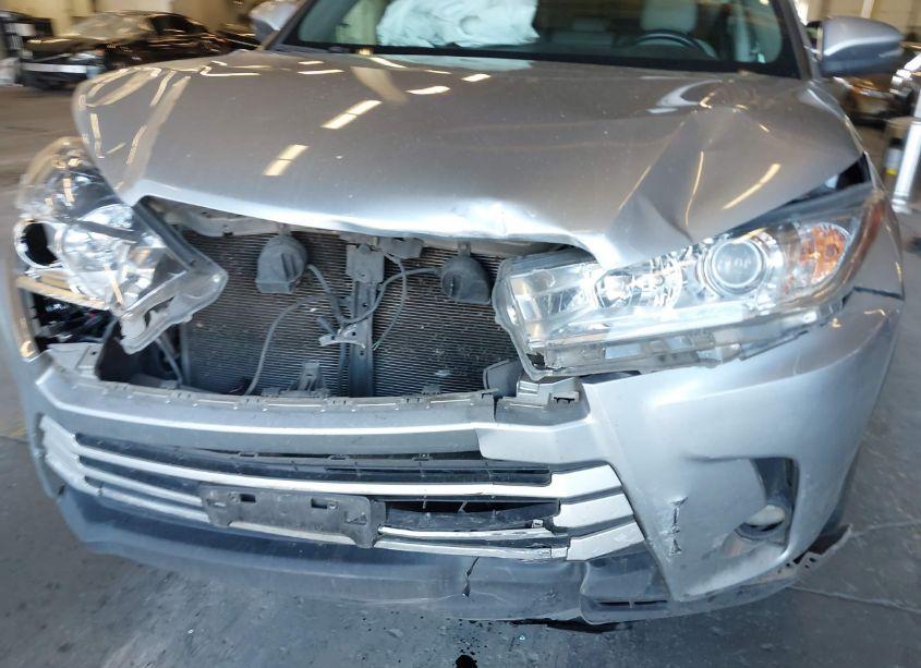 Photo 19 of 2019 Toyota Highlander LE/LE PLUS (VIN 5TDBZRFH2KS717533)