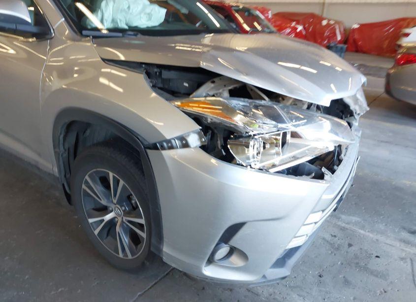 Photo 21 of 2019 Toyota Highlander LE/LE PLUS (VIN 5TDBZRFH2KS717533)