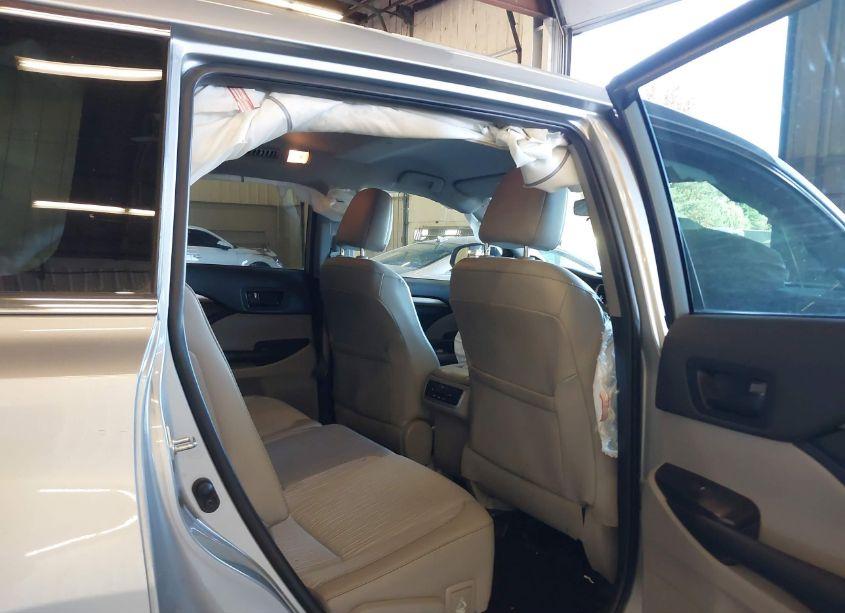 Photo 8 of 2019 Toyota Highlander LE/LE PLUS (VIN 5TDBZRFH2KS717533)