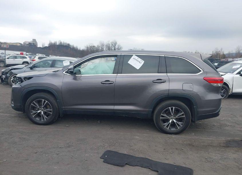 Photo 14 of 2019 Toyota Highlander LE (VIN 5TDBZRFH2KS960940)