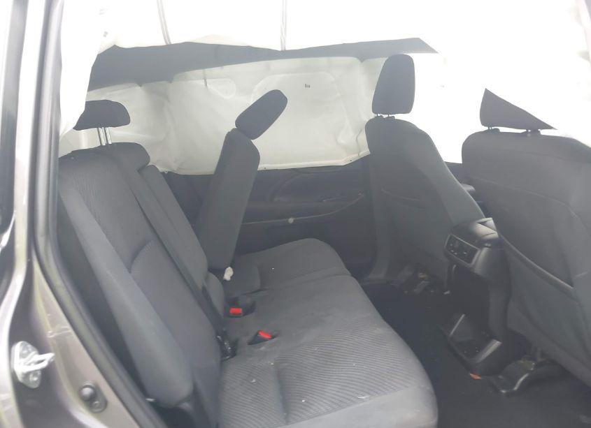 Photo 8 of 2019 Toyota Highlander LE (VIN 5TDBZRFH2KS960940)