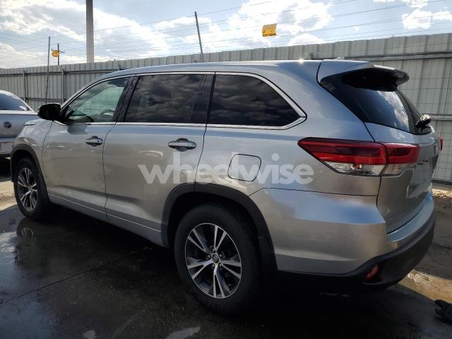 Photo 6 of 2017 TOYOTA HIGHLANDER LE N/A (VIN 5TDBZRFH3HS437869)