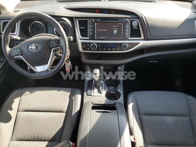 Photo 8 of 2017 TOYOTA HIGHLANDER LE N/A (VIN 5TDBZRFH3HS437869)