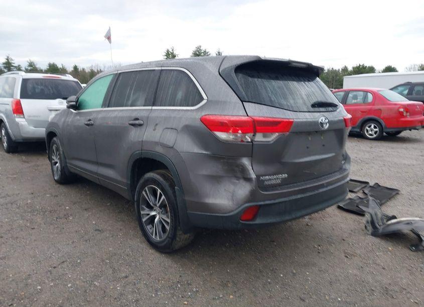 Photo 3 of 2017 Toyota Highlander LE (VIN 5TDBZRFH3HS465543)