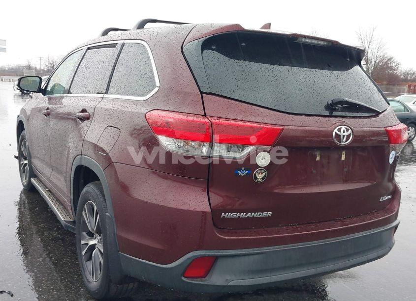 Photo 3 of 2017 Toyota Highlander LE PLUS (VIN 5TDBZRFH3HS481208)